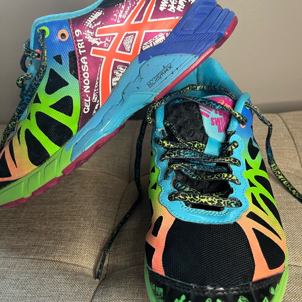 Asics Blue and Green Sneakers with Dynamic Design